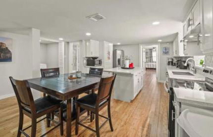 The Lambo Beach Cozy Retreat 2BR 2BA, Near UTMB & Cruise Port - Foto 16