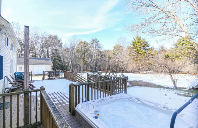 4 BDR w/ Private Hot Tub, Backyard and Deck! - Photo 36
