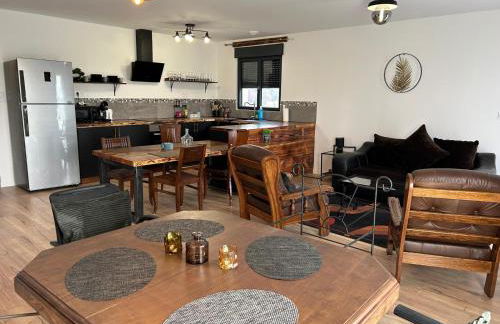 Paisible MAISON familiale - 4 Chambres - 2 SDB - terrasse et jardin - parking privé - Limoges - Foto 1