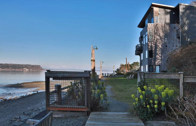 Langley Waterfront Condo by Avantstay A+ Views - Photo 35