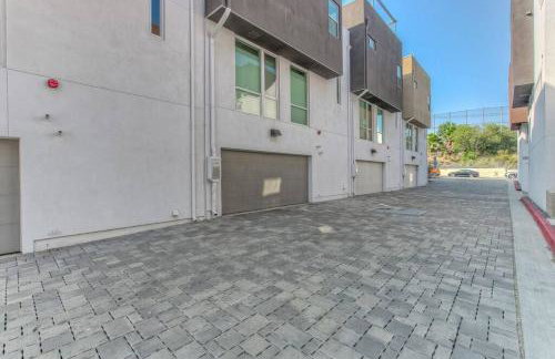 Chic Silver Lake Oasis with Breathtaking City Skyline Views, Private Rooftop & Garage - Foto 5