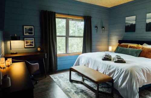 Luxe Lodge Escape - Hot Tub-Outdoor Movies-Game Room-Fire Pit - Foto 43