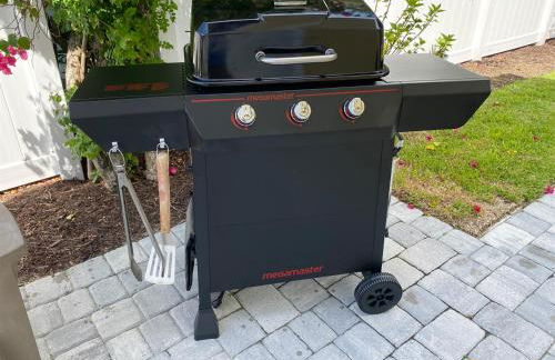 Dog Friendly Loft STEPS from Beach with Gas Barbecue Grill and Upstairs Deck! - Foto 3