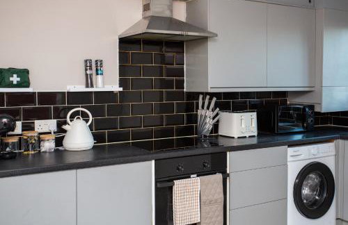 Vacant Nest Cleveland Close Central Parking - Photo 24