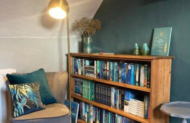 Charming Escape - Dog-Friendly Writer's Stone Cottage in the Stroud Valleys - Photo 22