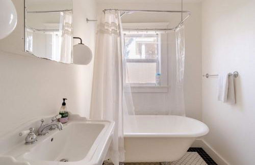 Hipster Vibe Apartment - Food Carts & Live Music - Photo 19