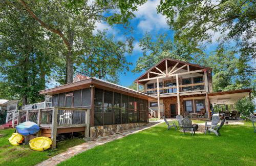 Lakefront Lodge with King Beds and Game Lounge - Foto 7