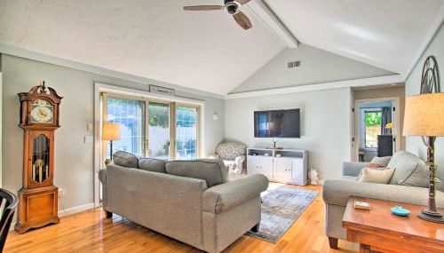 2 Mi to Beach Retreat with Pool and Grill in Mashpee! - Foto 4