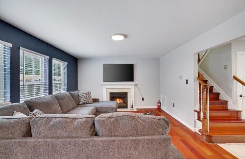 Poconos Retreat Hot Tub, Pool, Theater EV chrg & more - Foto 57