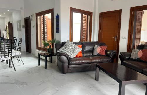 Modern 3 Bedroom Villa with Pool & Garden, Ideal for Families - Foto 22