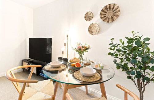 Ye Old Mill - Stylish cosy retreat with parking - Photo 6