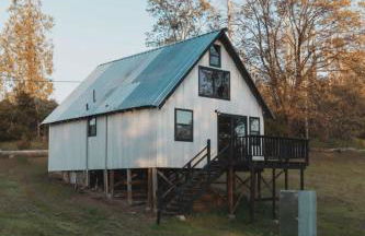 Secluded rustic 3-bedroom cabin on private land - Photo 27