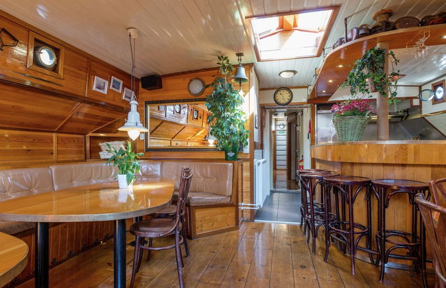 Boat in Leiden Near City Center & Museums - Foto 1