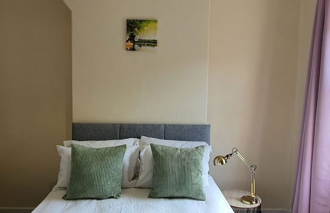 Spacious House in Stoke - Photo 12