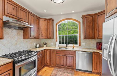 Gorgeous 5 Bdr with Hot Tub - Walk to Holi-Mont! - Foto 24