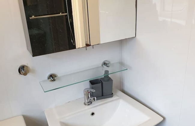 South Shield's Hidden Gem Garnet 3 Bedroom Apartme - Photo 10