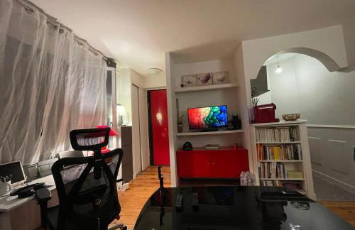 Charmant deux pièces en plein cœur de Paris - Foto 1