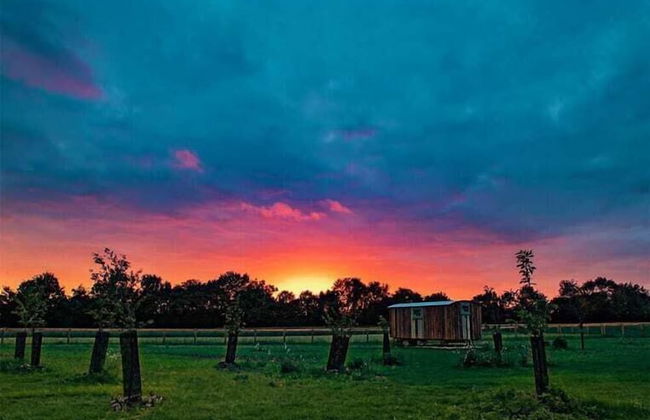 Honeysuckle Farm Hut 7 - Suffolk Farm Holidays - Foto 9