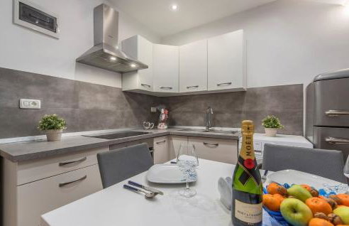 Apartment Narcisa with Terrace - Photo 5