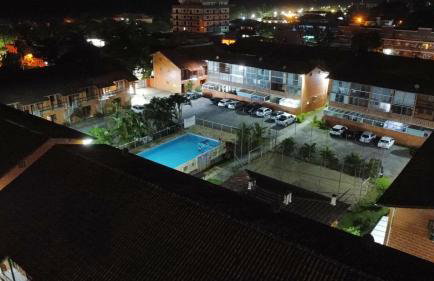 Apartamento a 250 metros da Praia do Sapê e Maranduba - Piscina e Ar condicionado - Foto 26