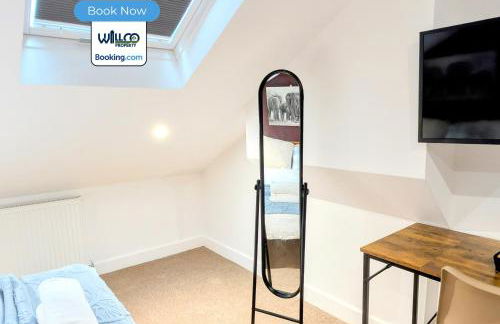 Spacious 5BR Family Home By WillCo Property Short Lets & Serviced Accommodation Derby With Games & Perfect For Contractors - Foto 15