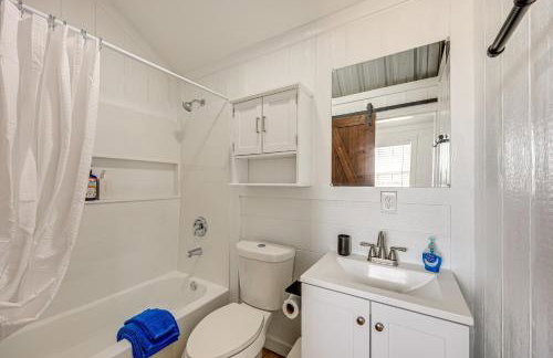 Hike, Hunt and Fish Pet-Friendly Studio in Dilley! - Photo 14