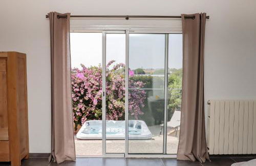 L'Escapade Jaune - Jacuzzi, Wi-Fi, tout équipée - Foto 18