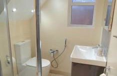 London Luxury 3 bedroom flat, 2 bathrooms, Living Room, free parking, 4 mins to station, garden - Foto 57