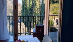 La Verbena a fianco del Vittoriale, vista piscina, 10 minuti a piedi dal lungo lago - Foto 3