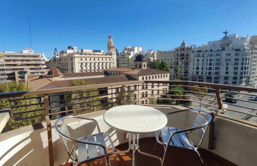 Sunny apartment with fantastic terrace views! - Photo 1