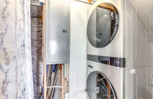 Private Pool and Hot Tub Luxe Unit Near UTA Train! - Foto 14