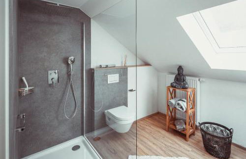 Exklusive Ferienwohnung an der Mosel - Top Ausstattung - Dachterrasse - E-Ladestation - Netflix - Foto 17