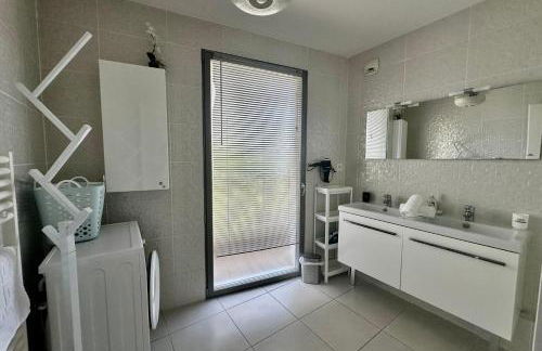 The Jacques Coeur- Vue climatisation et parking ! - Photo 14