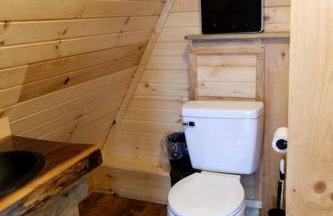 Rustic Tree A-Frame with Original Design by Tappan Lake in Ohio - Foto 7