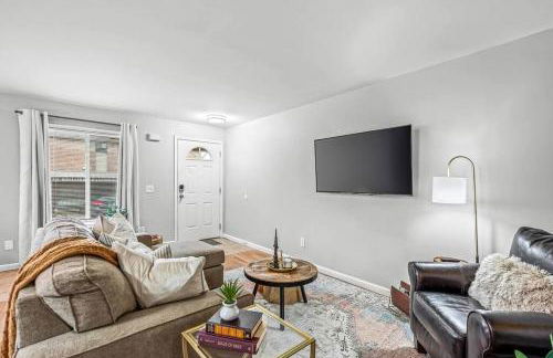 Cozy 2BR Condo in Great Location - King Bed - Foto 34