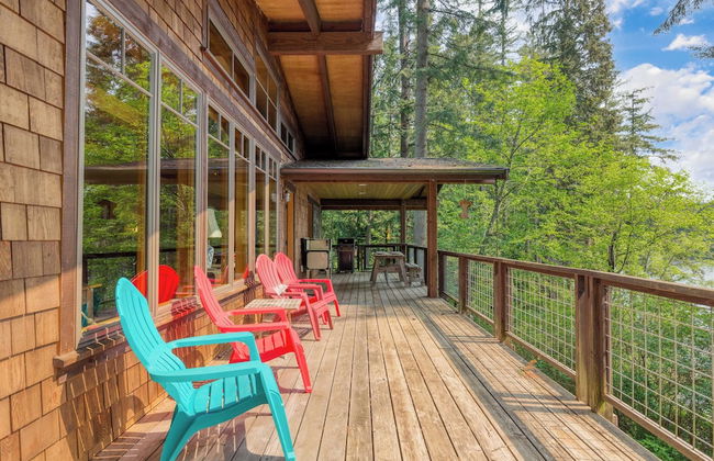 Goss Lake Chalet by Avantstay Lakefront w/ Dock - Photo 32