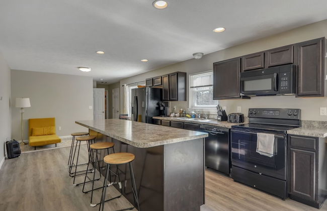 Pocono Retreat: Lake, Firepit, Bbq, Gameroom, Ski 4 Bedroom Home by RedAwning - Foto 13