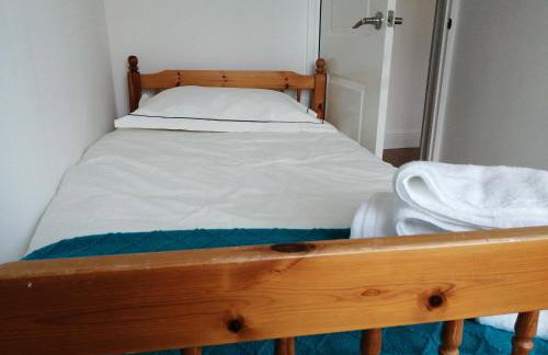 Lovely 3 Bedrooms Flat Near Romford Station With Free Parking - Foto 8