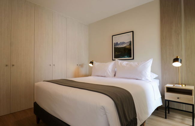 w Glorious 1BR w Balcony in Miraflores - Photo 2