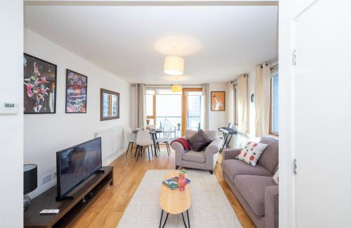 Cosy, modern high rise with views! 2 bedroom - Foto 6