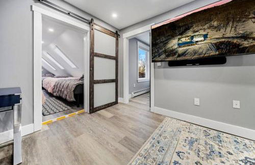 New Sunday River Ski Retreat with Hot Tub Spa - FirePit Sleeps 16 - Foto 72