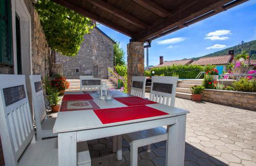 Captain's Villa with Swimming Pool - Photo 9