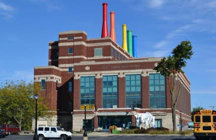 King Bed, Stocked Kitchen, Easy Driveway Parking, 2mi to Downtown & Coliseum - Foto 73