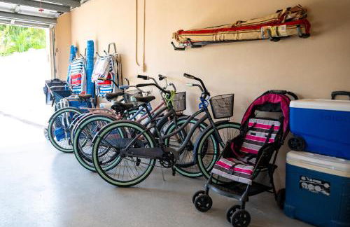 Charming Beach House w/Private Pool Paradise~WALK TO BEACH - Foto 27