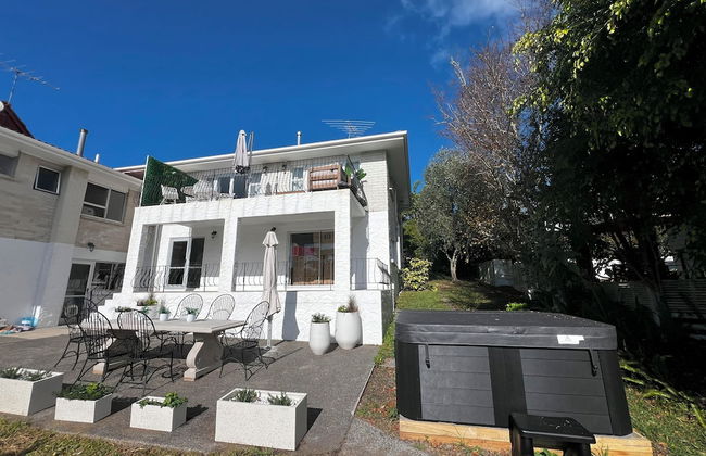 Waiake Beach Apartments - Photo 16