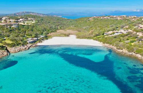 Luxury Seafront Apartment - Beach Access - Parking & WiFi - by Coral Property - Foto 56