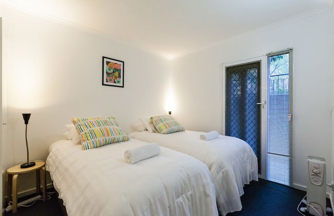 DAWN, 2BDR Carlton Apartment - Photo 8