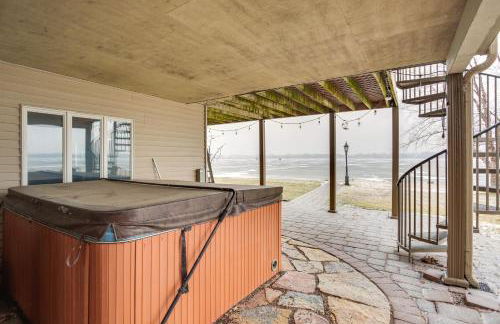 Hot Tub and Fireplace Cozy Home on Howard Lake! - Foto 24