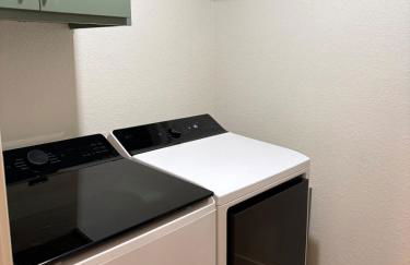 New Home Minutes to KCI Airport & Historic Weston - Foto 16