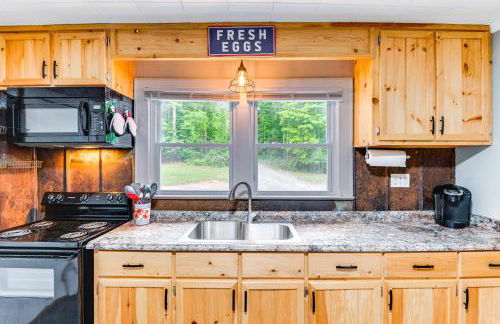 3 Mi to Dtwn! Forest City Haven with Furnished Patio - Foto 8